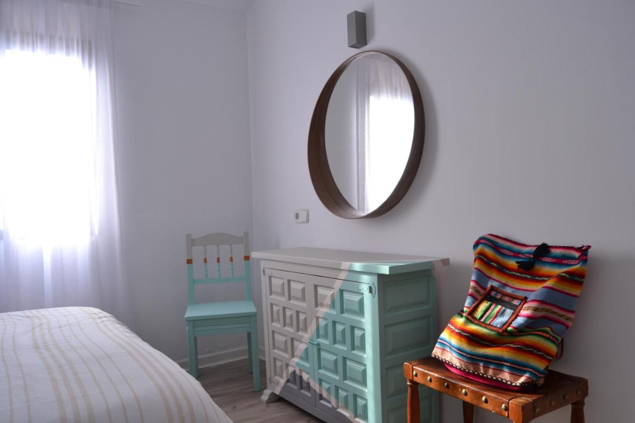 White Exclusive Bungalow. 2 Rooms, Garden & Pool. Vakantiehuis *