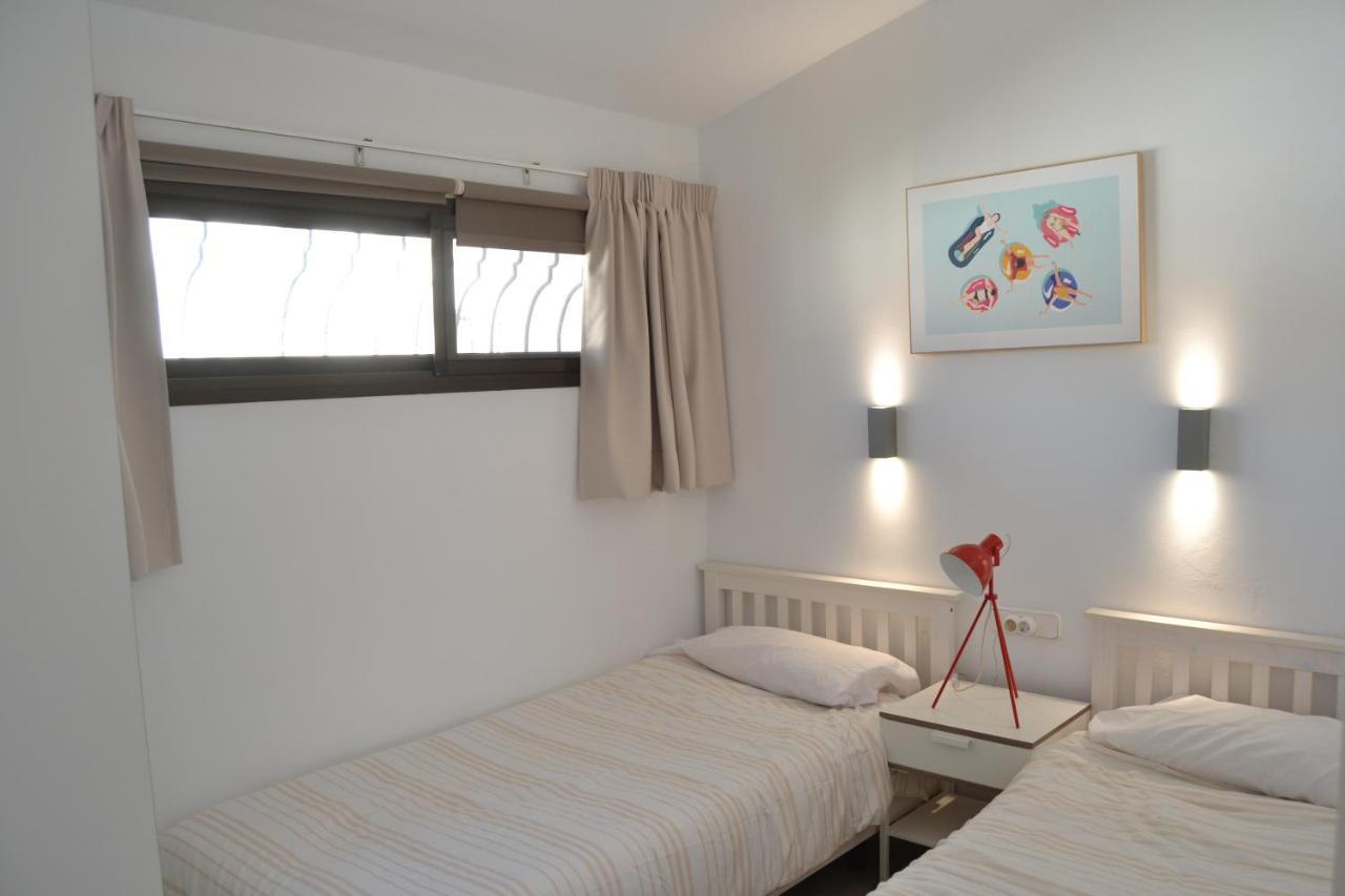 White Exclusive Bungalow. 2 Rooms, Garden & Pool. Vakantiehuis